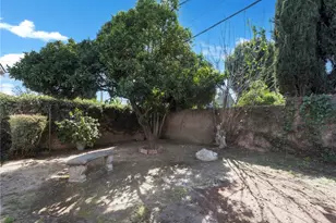 345 S Beachwood Dr, Burbank, CA 91506 - Photo 43