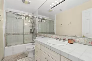 23051 Oxnard St, Woodland Hills, CA 91367 - Photo 31