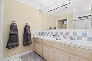 23051 Oxnard St, Woodland Hills, CA 91367 - Photo 33