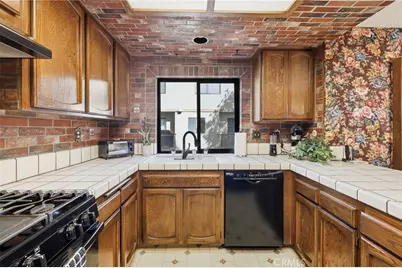 7100 Balboa Boulevard #1003, Lake Balboa, CA 91406 - Photo 11