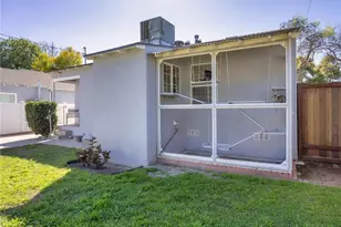 228 N Beachwood Dr, Burbank, CA 91506 - Photo 29