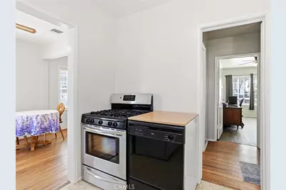 228 N Beachwood Drive, Burbank, CA 91506 - Photo 19