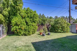 228 N Beachwood Dr, Burbank, CA 91506 - Photo 31