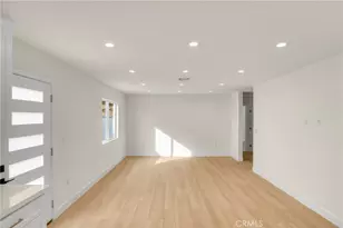 7040 Tyrone Ave, Van Nuys, CA 91405 - Photo 27