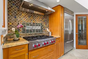 1012 N Sunset Canyon Dr, Burbank, CA 91504 - Photo 5