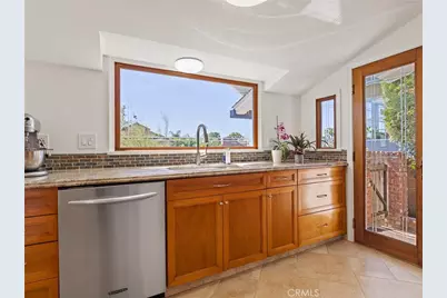 1012 N Sunset Canyon Drive, Burbank, CA 91504 - Photo 9