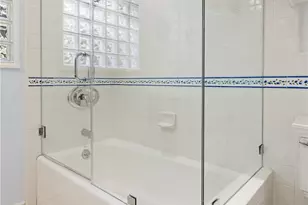 1012 N Sunset Canyon Dr, Burbank, CA 91504 - Photo 37