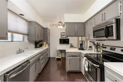 615 E Olive #A, Burbank, CA 91501 - Photo 9