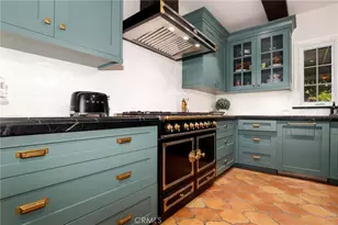 898 S Victoria, Los Angeles, CA 90005 - Photo 19