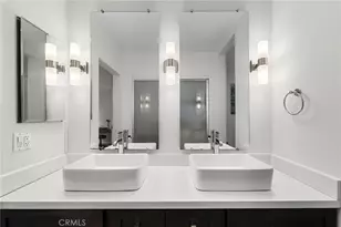 1045 N Kings Road, West Hollywood, CA 90069 - Photo 17