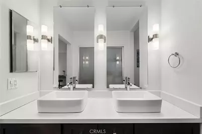 1045 N Kings Road #107, West Hollywood, CA 90069 - Photo 17