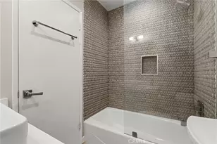 1045 N Kings Road, West Hollywood, CA 90069 - Photo 11
