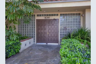 11044 Acama Street #302, Studio City, CA 91602 - Photo 3