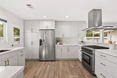 10000 Amestoy Avenue, Northridge, CA 91325 - Photo 9