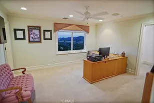 12 Skyline Dr, Burbank, CA 91501 - Photo 49