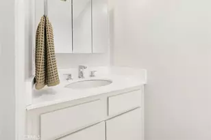 7715 Via Napoli, Los Angeles, CA 91504 - Photo 13