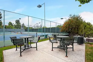 7715 Via Napoli, Los Angeles, CA 91504 - Photo 37