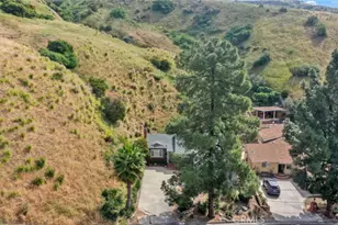 8520 Springford Dr, Los Angeles, CA 91352 - Photo 31