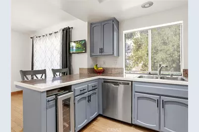 7100 Balboa Boulevard #805, Lake Balboa, CA 91406 - Photo 9