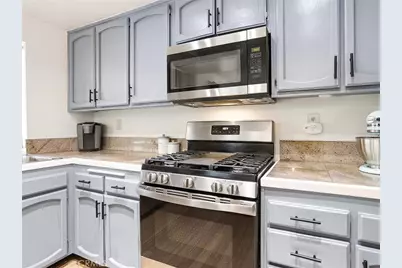 7100 Balboa Boulevard #805, Lake Balboa, CA 91406 - Photo 11