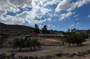 6151 Hubbard Rd, Acton, CA 93510 - Photo 11