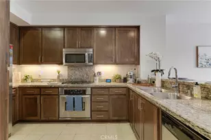 21301 Erwin St, Woodland Hills, CA 91367 - Photo 3