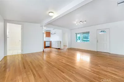 5759 Hazeltine, Van Nuys, CA 91401 - Photo 3