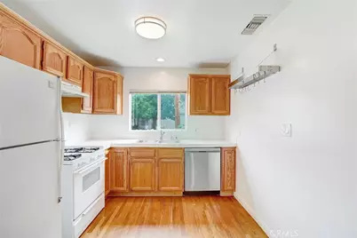 5759 Hazeltine, Van Nuys, CA 91401 - Photo 5