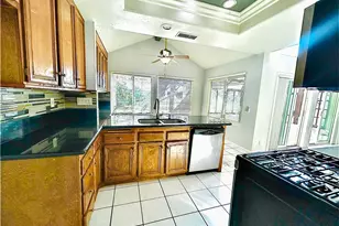 10 Bluff Point Cir, Phillips Ranch, CA 91766 - Photo 15