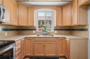 449 W Elm Ave, Burbank, CA 91506 - Photo 15