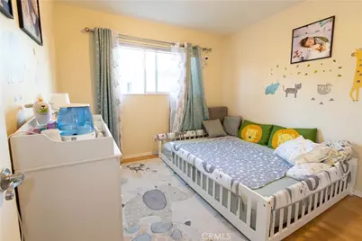 9551 Via Ricardo, Burbank, CA 91504 - Photo 17