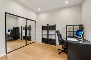 17812 Bromley Ct, Encino, CA 91316 - Photo 37
