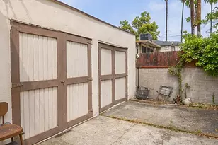 211 S Bel Aire Dr, Burbank, CA 91501 - Photo 13