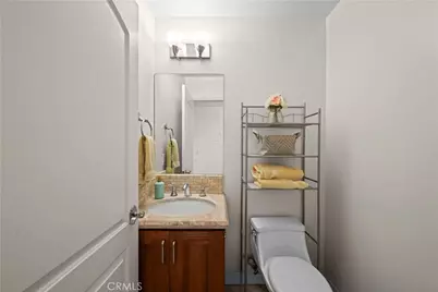 626 E Orange Grove Avenue #301, Burbank, CA 91501 - Photo 11