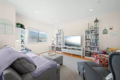 626 E Orange Grove Avenue #301, Burbank, CA 91501 - Photo 3