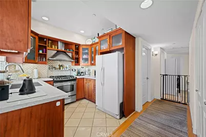 626 E Orange Grove Avenue #301, Burbank, CA 91501 - Photo 7