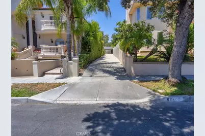 921 E Elmwood Avenue, Burbank, CA 91501 - Photo 39