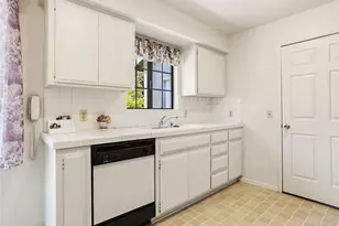 921 E Elmwood Ave, Burbank, CA 91501 - Photo 5