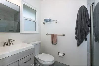 21000 Elkwood, Canoga Park, CA 91304 - Photo 15