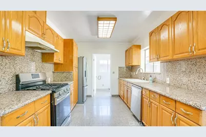 14260 Kittridge Street, Van Nuys, CA 91405 - Photo 9