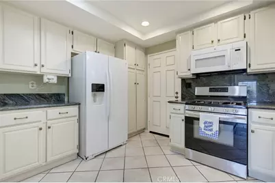 334 Country Club #C, Simi Valley, CA 93065 - Photo 15