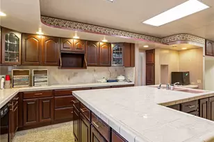836 N Parish Pl, Burbank, CA 91506 - Photo 7