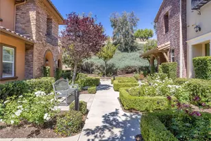 28457 Herrera St, Valencia, CA 91354 - Photo 3