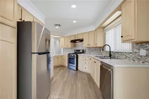 115 Poinsettia Gardens Dr, Ventura, CA 93004 - Photo 19