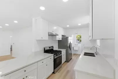 11251 Dronfield, Pacoima, CA 91331 - Photo 9
