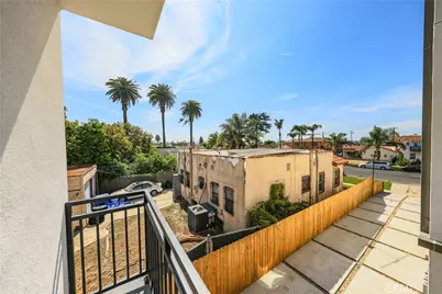 2010 S Dunsmuir, Los Angeles, CA 90016 - Photo 61