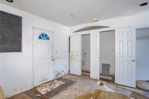 4463 Bellflower Ave, West Toluca Lake, CA 91602 - Photo 11