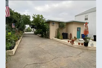 10438 Scoville Avenue, Sunland, CA 91040 - Photo 9