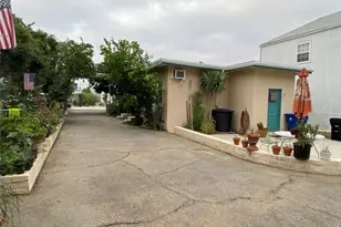 10438 Scoville Ave, Sunland, CA 91040 - Photo 9
