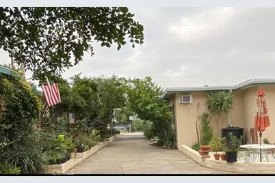 10438 Scoville Avenue, Sunland, CA 91040 - Photo 7